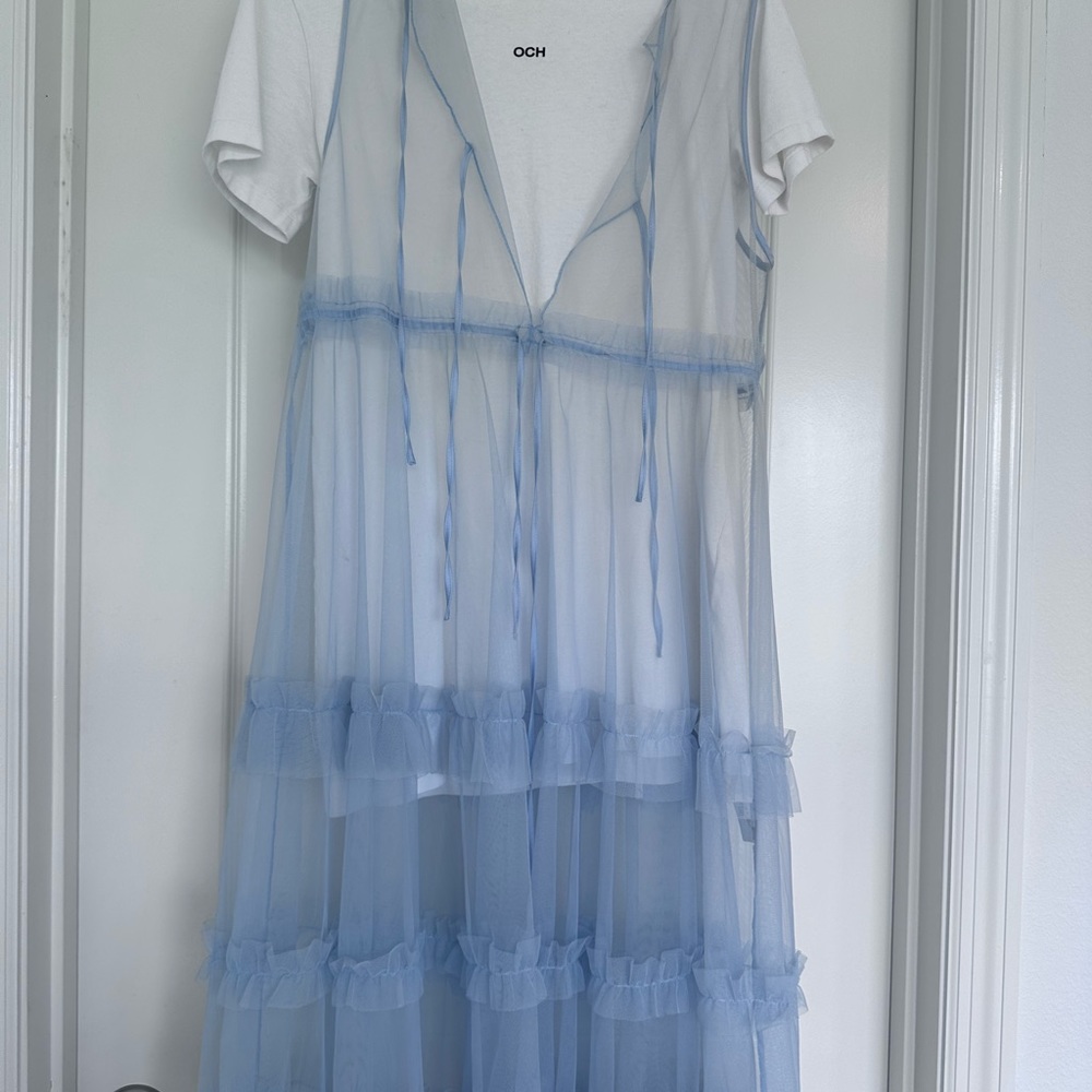 never wear, two pieces in side is a white t shirt can wear separately
